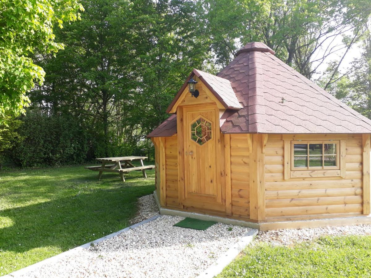 Camping Le Vallage Attigny Exterior foto